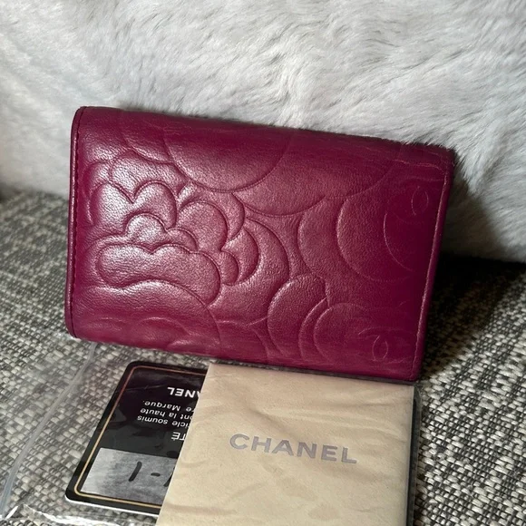 355. Chanel Leather Card Holder - Picture 3 of 13